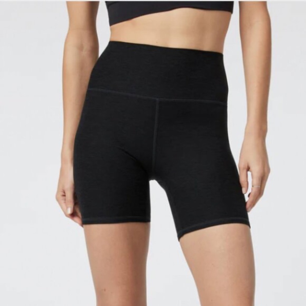 Vuori Clean Elevation Shorty Womens Small Black Legging Mid Rise NWOT